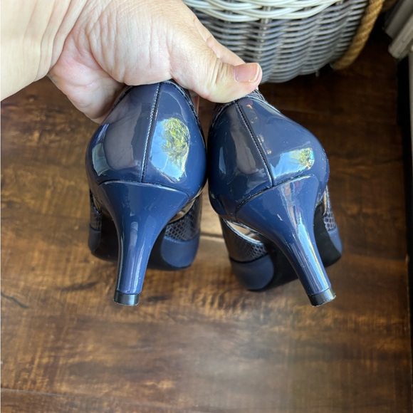 Life Stride Navy Heels - Picture 6 of 8